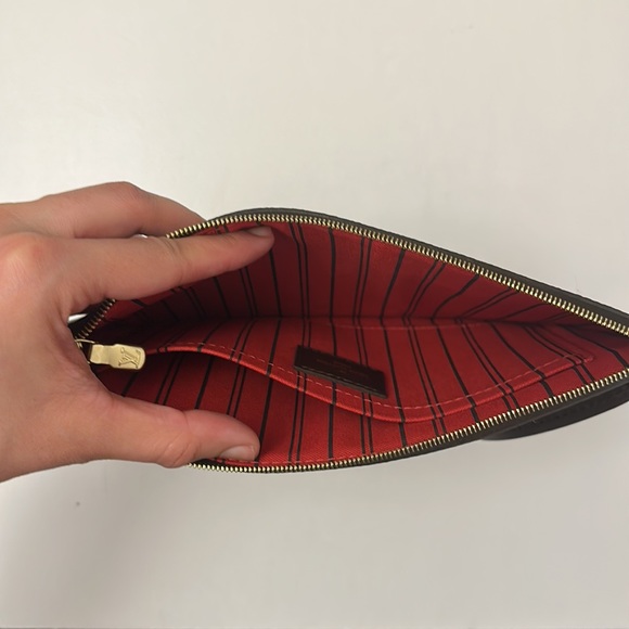 Louis Vuitton Neverfull Pouch - Picture 3 of 4